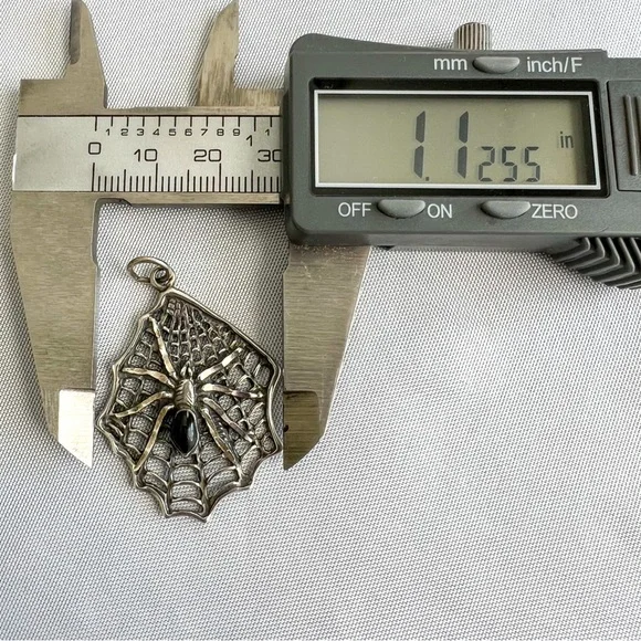 SOLD Vintage 925 Sterling Silver Black Onyx Spider Web Pendant 5.3g Halloween - Picture 8 of 11